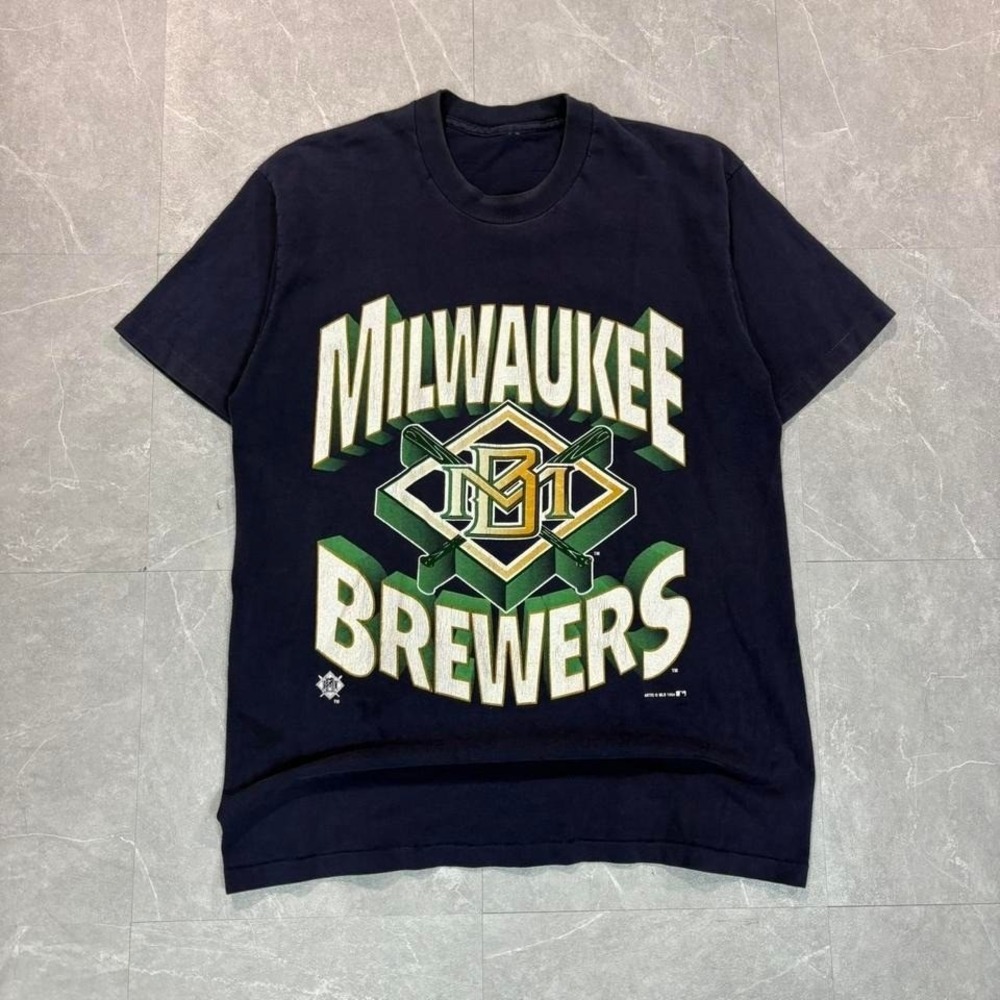 1990's Milwaukee brewers MLB tee